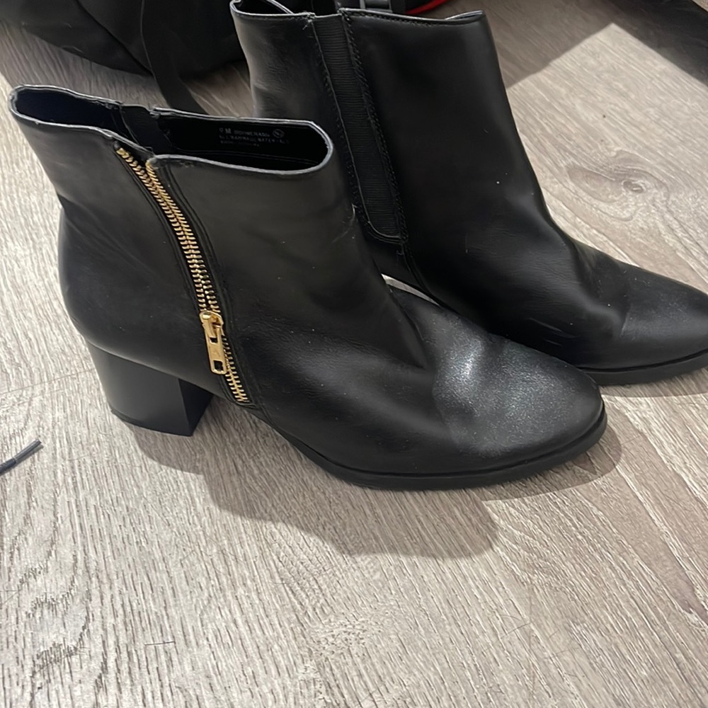 Aerosoles booties with gold zippers